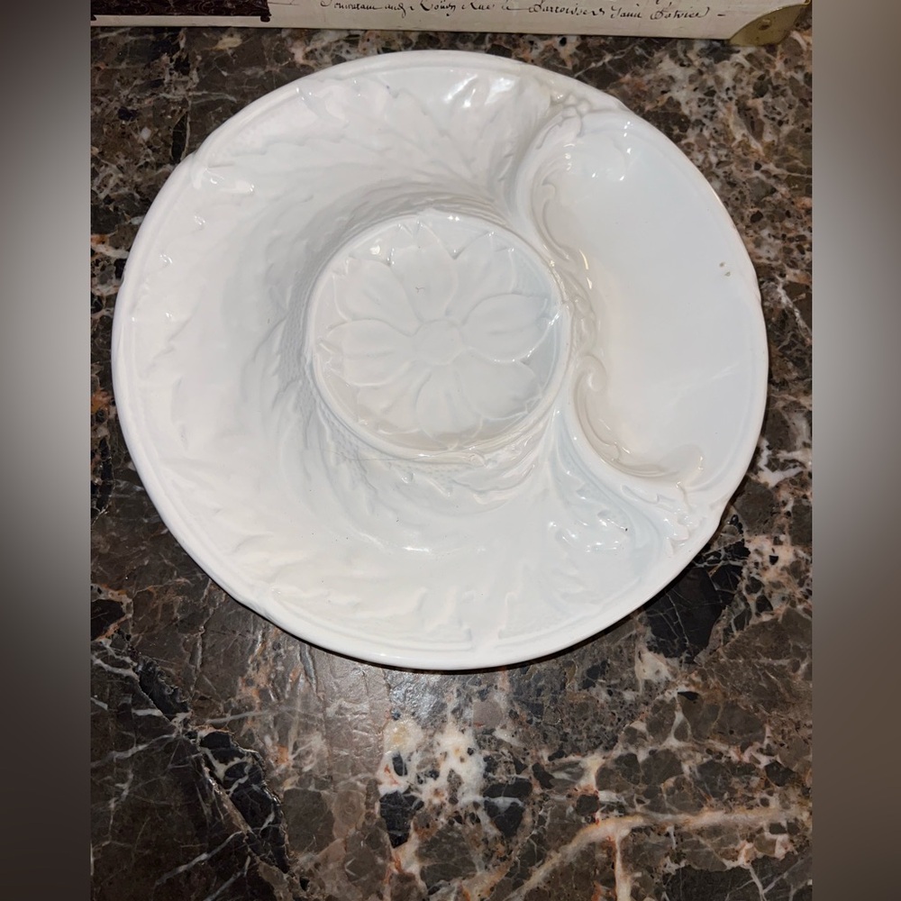 VINTAGE 9” Gien France white majolica mid-20th century artichoke plate RARE
